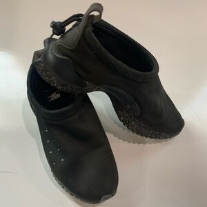 Nike Black unisex Moc Flo SP triple black size 7.5 men